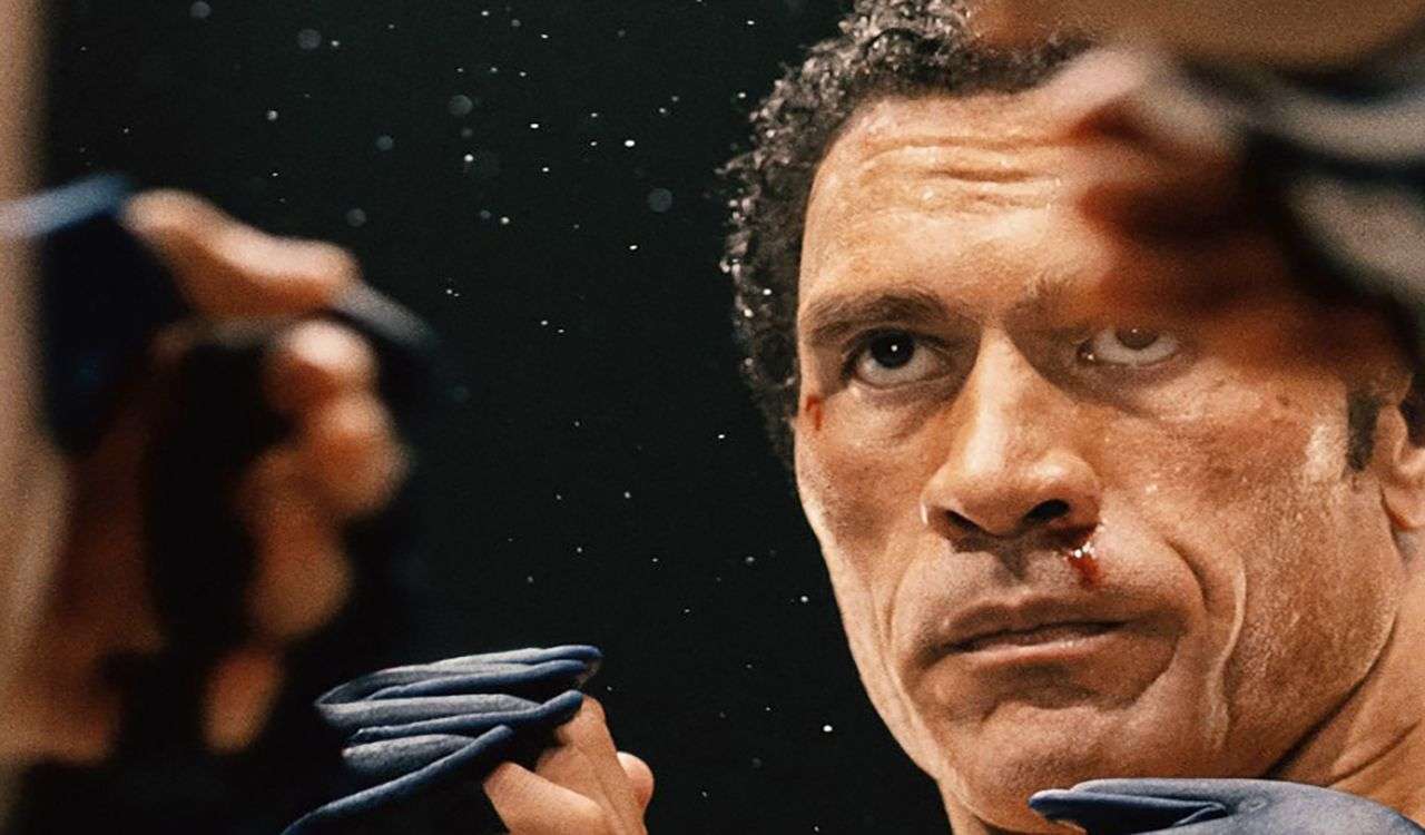 ドウェイン・ジョンソンは、戦闘機のマーク・カーについての伝記映画であるキネポリス・ダイバーシアのスマッシング・マシンを初演します