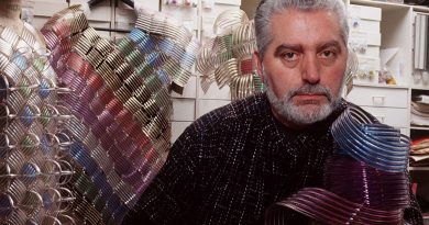 <strong>Muere Paco Rabanne a los 88 años, un diseñador rebelde, conocido como “el metalúrgico de la moda”</strong>