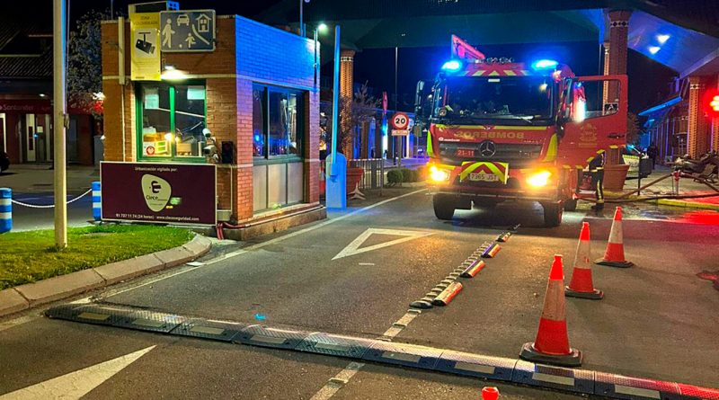 El incendio en un garaje de San Sebastián de los Reyes deja a tres personas intoxicadas